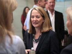 PG Arizony sugeruje, że strzelanie do „tajniaków” ICE może być intepretowane jako obrona konieczna