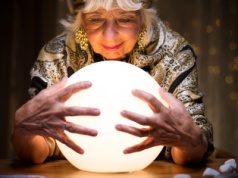 Znaki zodiaku, które dożywają sędziwego wieku. Ich sekret to rytuały i bliskość