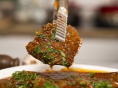 Niezawodny przepis na karkówkę w cebulowym sosie. Rozpływa się w ustach