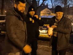 Gorąca zupa i pomoc dla bezdomnych. Wspólne patrole w Piotrkowie