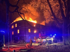 Pożar budynku w Kaźmierzowie. Nie żyje mężczyzna