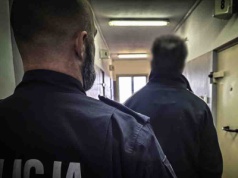 Okradł sklep. Wpadł przez pazerność na drugi dzień, wrócił do sklepu dalej kraść