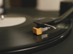 Winyl bez kabli, ale z aptX. Sony odświeża hitowe gramofony modelami PS-LX3BT i PS-LX5BT