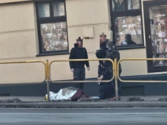 Mężczyzna zemdlał na chodniku. Wzorowa postawa przechodniów