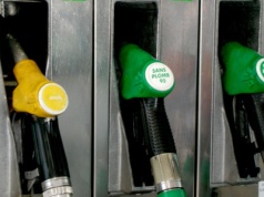 Ceny paliw: "skapujące" obniżki przy dystrybutorach. Benzyna najtańsza od blisko 4 lat