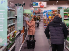 Dyskonter walczy o przyszłość. Sieć zamyka sklepy, tnie ceny i upraszcza ofertę