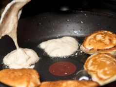 Racuchy wyrosną i przestaną pić tłuszcz. Wystarczy, że dolejesz to do oleju