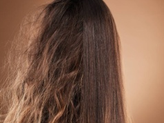 Po tej odżywce nawet suche jak siano włosy mają efekt tafli! Ekspresowe nawilżenie i odnowa