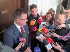 Szymon Hołownia i jego partia toną. Oto co ich podzieliło