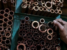 Miedź powyżej 13 tys. USD. Inwestorzy porzucają waluty i obligacje