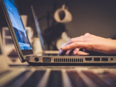 Wierzył, że fantastycznie zarabia. 46-latek stracił 95 tysięcy złotych