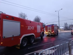 Grupa ratownictwa chemicznego interweniowała w lubelskiej podstawówce. „Drażniący zapach z toalety”