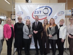 Wicekurator oświaty odwiedził „Hutniczą”. Spotkał się z uczniami