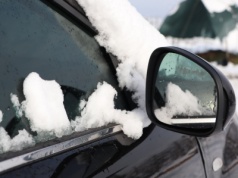 To nie tylko do cofania. Lusterka mają ukrytą funkcję, którą ignoruje 90 proc. kierowców