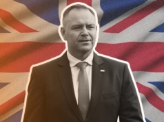 Angielski Nawrockiego obśmiany po Davos. To jednak nie on powinien się wstydzić