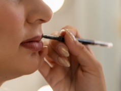 Ten trend beauty odejmuje lat bez botoksu. "Toffee make-up" będzie hitem 2026