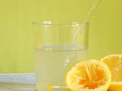 Woda z cytryną faktycznie działa. Ale tylko, jeżeli nie popełnisz tego błędu