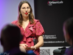 Spektakl Rodzina w Urban Labie. Premiera grupy teatralnej IRREALIS w Raciborzu