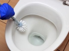 Wsyp do muszli klozetowej. W mig zapomnisz o żółtych smugach