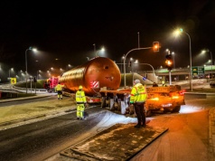 Potężny akumulator ruszył z Raciborza do Żywca. Nie obyło się bez problemów