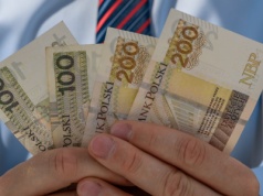 Do 25 tys. zł brutto i stabilna umowa. Praca przy komputerze z benefitami, które rzadko się zdarzają