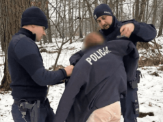 Boso wybiegła z domu. Była w koszulce z krótkim rękawkiem. Akcja poszukiwawcza służb