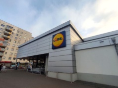 Czy 25 stycznia otwarte są Lidl i Biedronka?