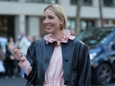 „Peplum blouse” to ideał dla romantyczek. Jak stylizować bluzkę z baskinką w 2026 roku?