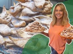 "Faworki jak z dzieciństwa". Wachowicz poleca przepis na chrust i radzi, na czym go smażyć