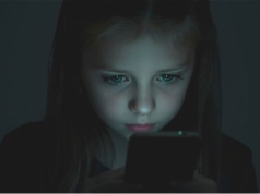 Zabierz dziecko z TikToka, zanim będzie za późno. Oto algorytm, który odbiera życie