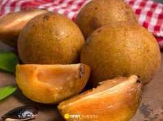 Brązowa skórka, a w środku karmel i bogactwo. Ten owoc zastąpi słodycze i pomoże w infekcjach