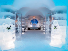 Ten hotel co roku powstaje od zera. Potem całkowicie znika i znów każe na siebie czekać