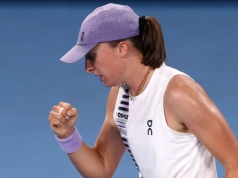 Wyszła z kłopotów obronną ręką. Iga Świątek gra dalej w Australian Open
