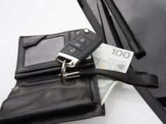 Kupił auto z salonu. Było używane. Teraz mówi o przestępstwie