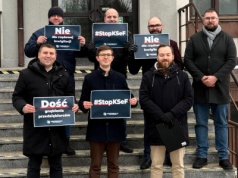 „Stop inwigilacji przedsiębiorców!” – Konfederacja protestuje w Rzeszowie przeciwko KSeF