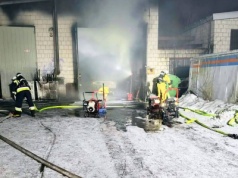 Nocy pożar warsztatu samochodowego. W akcji strażacy z Radomia i powiatu