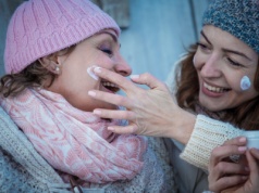 Jaki krem ochroni cerę przed mrozem? Zobacz, czym smarować twarz, gdy panują ujemne temperatury