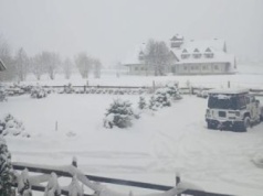 Śnieg na dachu kosztuje 3000 zł. Policja surowo karze za „bałwany na drogach”