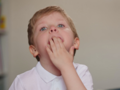 Dzieci z orzeczeniem są wyzwaniem dla polskiej szkoły. "Słyszę, ze syn psuje lekcje całej klasie"