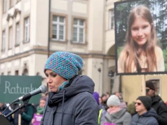 Ulicami Jeleniej Góry przeszedł Marsz Ciszy. W spokoju i refleksji. Ku pamięci Danusi