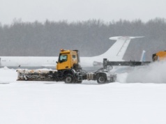 Kompletny paraliż do poniedziałku. 10 tys. lotów odwołanych przez burzę śnieżną