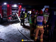 Pożar w Wodzisławiu Śl. Ludzie uciekli na dach, czworo dzieci w szpitalu