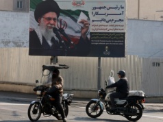 Ajatollah Chamenei przeniósł się do schronu. Obawia się ataku Trumpa