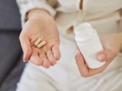 Działa zbawiennie na jelita, wspomaga odporność. Zalety colostrum docenią dzieci i dorośli