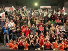 Konin gra z WOŚP. Energetyczna odprawa wolontariuszy i start kwestowania