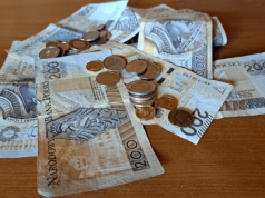 ZUS wypłaci ponad 500 zł miesięcznie. Wielu seniorów nie ma pojęcia o tym świadczeniu