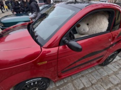 Motoryzacja, służby i wspólna energia pomagania na ostrowskim Rynku (ZDJĘCIA)