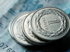 Minister finansów: Mamy coraz więcej argumentów za utrzymaniem złotego i niewprowadzaniem euro