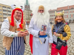 Galowie, wojowie, mundurowi i dobrej jadło - raciborski finał WOŚP na Rynku