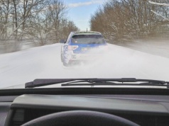 Śliskie drogi na Pomorzu. RCB ostrzega przed marznącym deszczem i gołoledzią